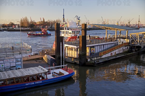Ships at the jetty of the Landungsbruecken