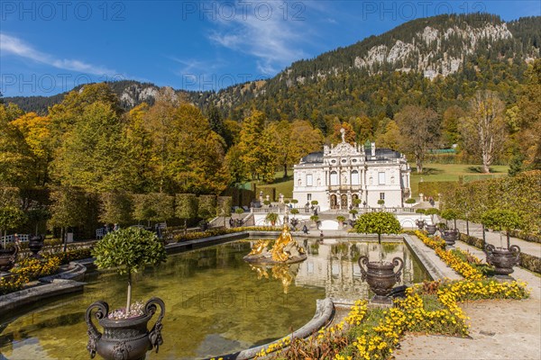 Fountain at Linderhof Castle with autumn colours