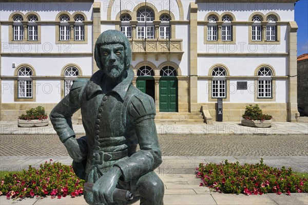 Antonio Goncalves de Bandarra statue in front of the city Hall