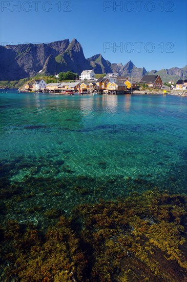 Rorbuer on Sakrisoy