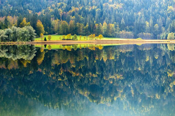 Autumn atmosphere at the Weitsee