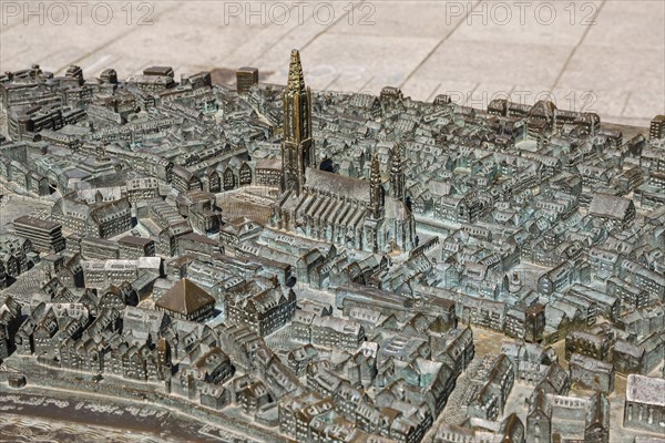 Bronze tactile model for visually impaired and blind people on Muensterplatz