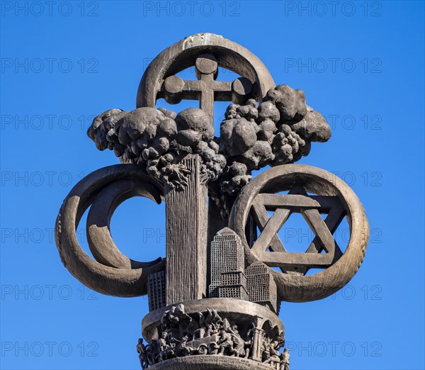 2000 Years of Christianity is the title of the bronze monumental column by the artist Juergen Weber on Braunschweig's Ruhfaeutchenplatz. The development of Christianity over the last 2000 years is dep...