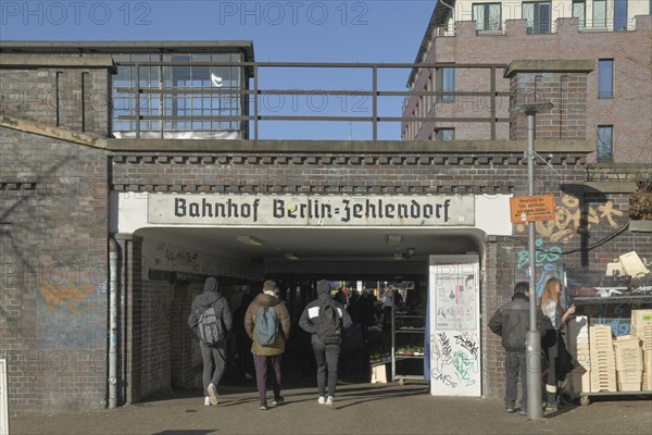 Zehlendorf S-Bahn station