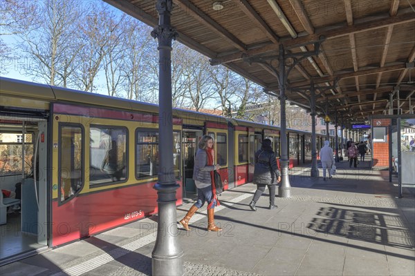 Zehlendorf S-Bahn station
