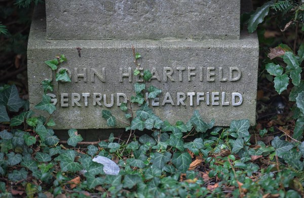 Grave John and Gertrud Heartfield