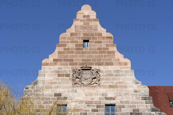 Relief of the Bavarian coat of arms on the gable of the courthouse
