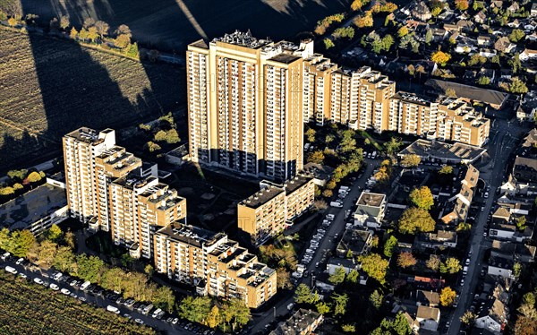 Large housing estate Auf dem Kölnberg in the district of Meschenich