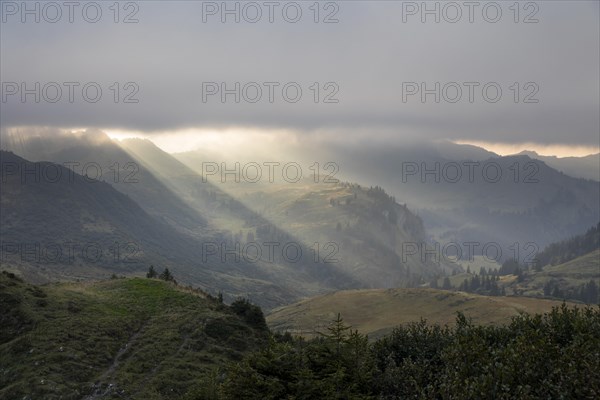 Fog in the high valley on an autumn evening at Potlakopf