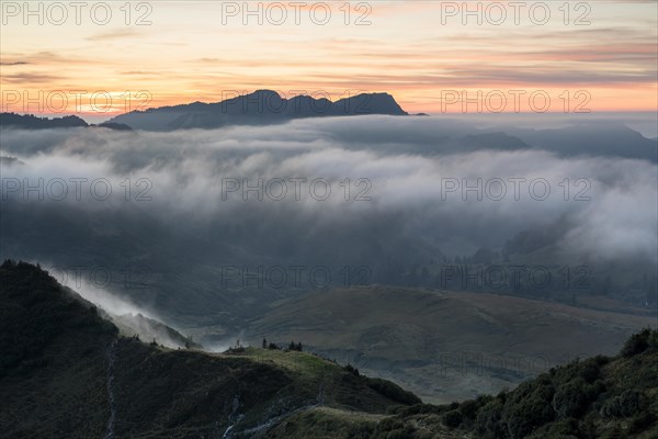 Fog in the high valley on an autumn evening at Potlakopf