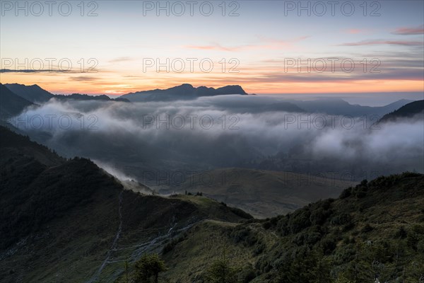 Fog in the high valley on an autumn evening at Potlakopf