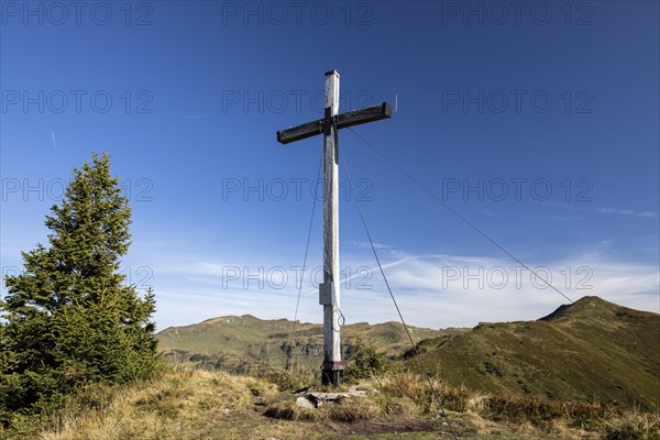 Summit cross in the morning light on Portlakopf