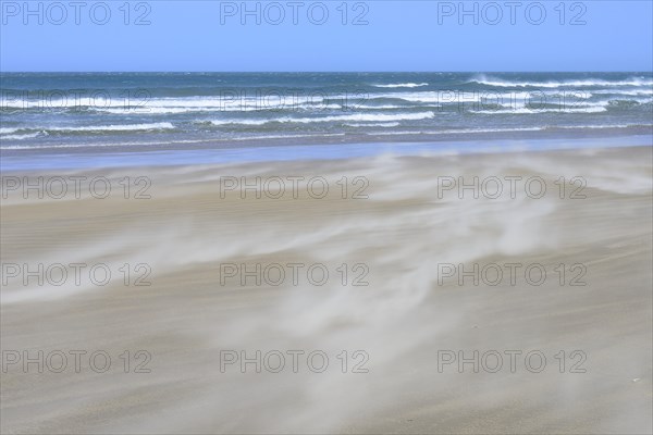 Flying sand at Praia de Mocambique beach