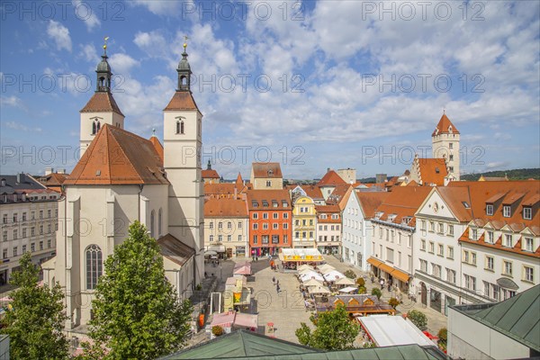 View from the terrace of the Galeria department stores' onto Neupfarrplatz and Neupfarrkirche