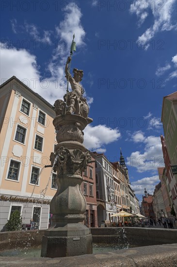 Georgsbrunnen von 1590 mit dem kurfuerstlich saechsischen Wappen