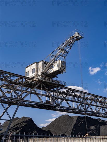 Coal crane at the Offenbach harbour basin for the combined heat and power plant of power supply Offenbach