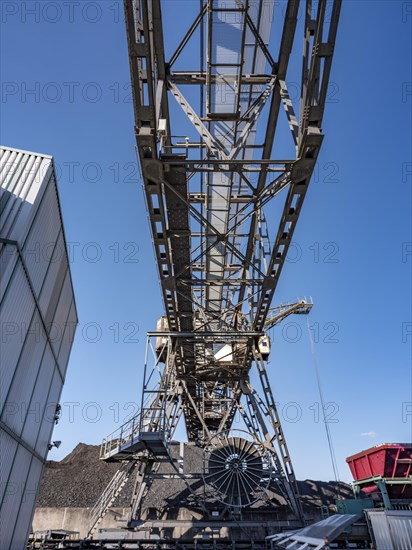 Coal crane at the Offenbach harbour basin for the combined heat and power plant of power supply Offenbach