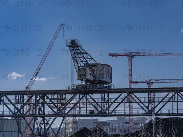 Coal crane at the Offenbach harbour basin for the combined heat and power plant of power supply Offenbach