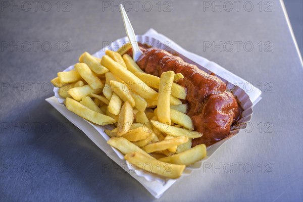 Currywurst with fries from Krasselts