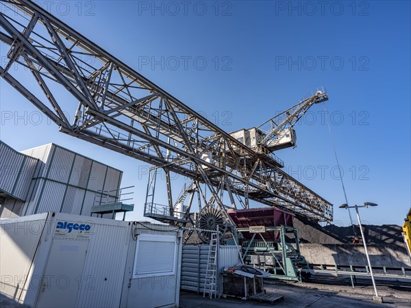 Coal crane at the Offenbach harbour basin for the combined heat and power plant of power supply Offenbach