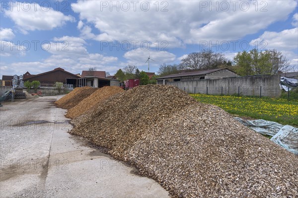 Storage of bark mulch on a farm