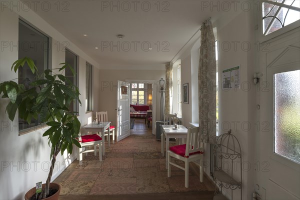 Cafe in private atmosphere furnished in an old farmhouse