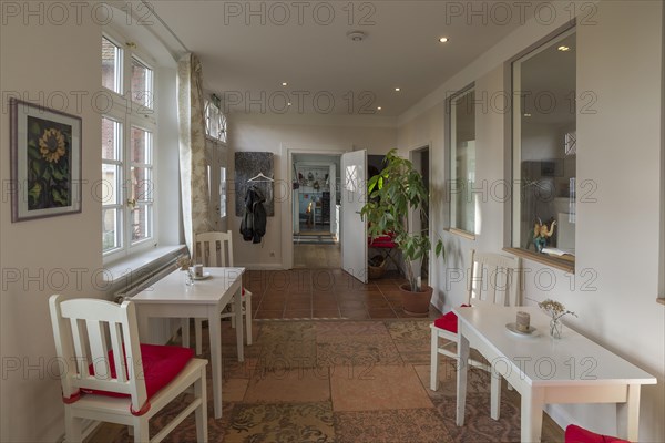 Cafe in private atmosphere furnished in an old farmhouse