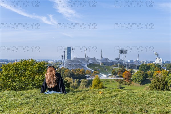 Young woman sitting in the grass
