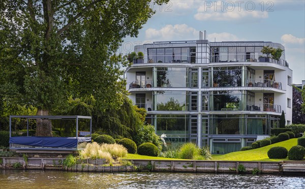 Luxury villas on the Aussenalster