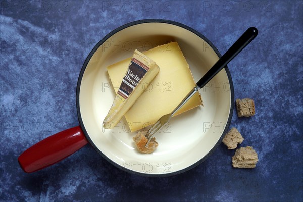 Ingredients for cheese fondue