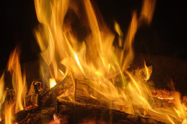 Holzfeuer