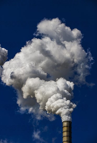 Qualmender Industrieschornstein