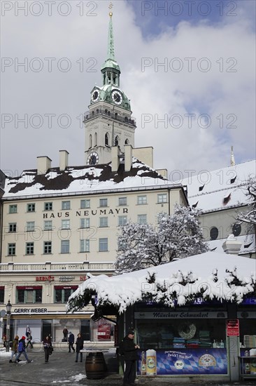 Viktualienmarkt with Haus Neumayr and tower of St. Peter's Church