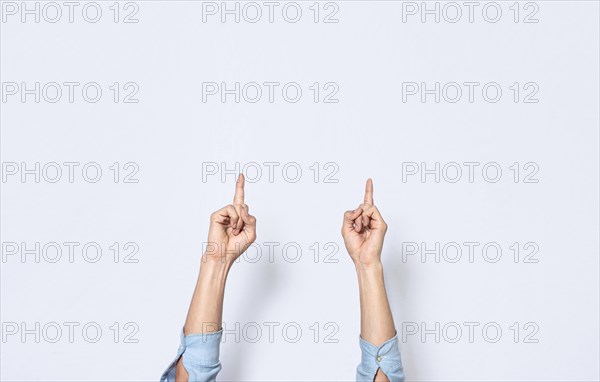 Hands counting one