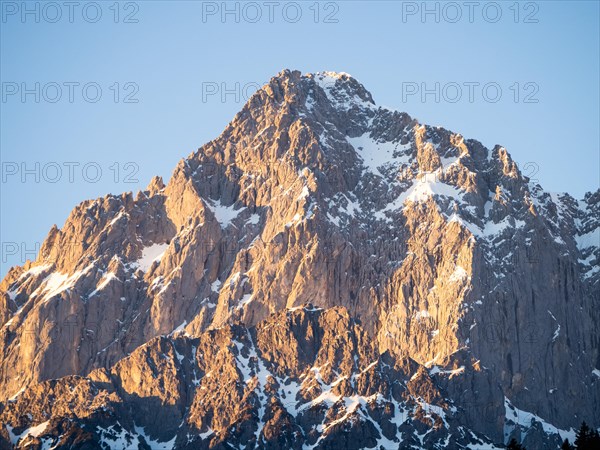 Dachsteingebirge mit Abendlicht auf dem Gipfel des Torstein
