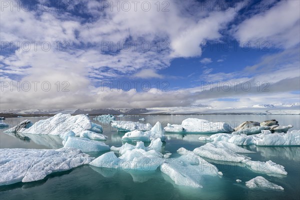 Icebergs in the glacial lake