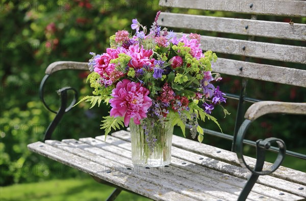 Colourful bouquet in red