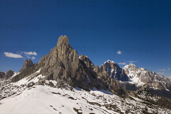 Sharp peaks of La Gusela