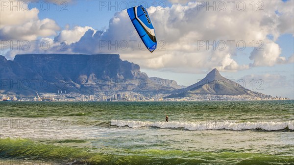 View from Bloubergstrand to the silhouette of Cape Town