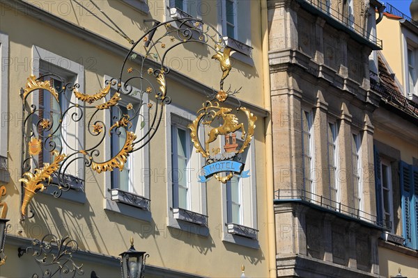Historical nose sign