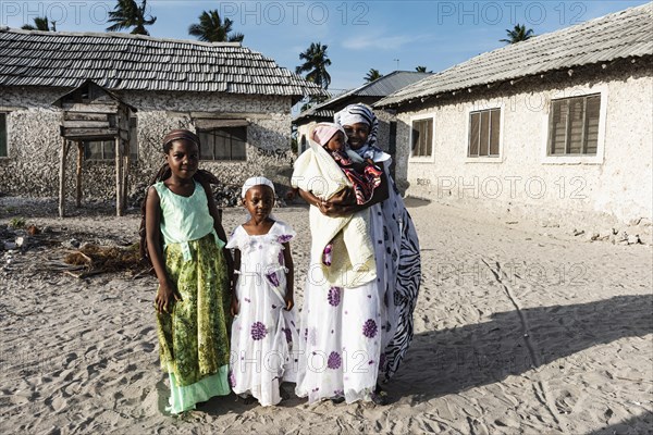 Familie festlich gekleidet in Paje