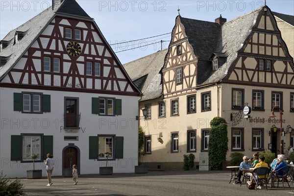 The town hall and the Schloss Schenke in the Engers district