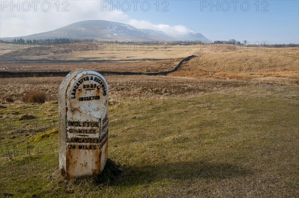 Mile marker with six and a quarter miles to Ingleton and 24 miles to Lancaster