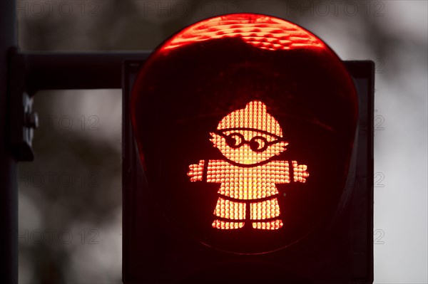 Red Mainzelmaennchen traffic light for standing