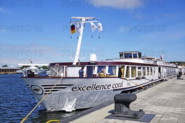 Excursion ship excellence coral