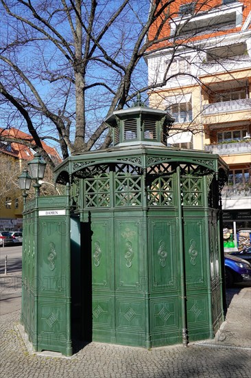 Urinal
