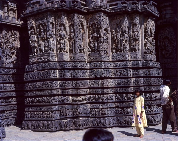 Sculptures on the exterior wall of Hoysaleshwara temple in Halebid