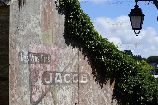 Old advertisement of a wine shop painted on a house wall