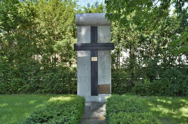 Wall cross