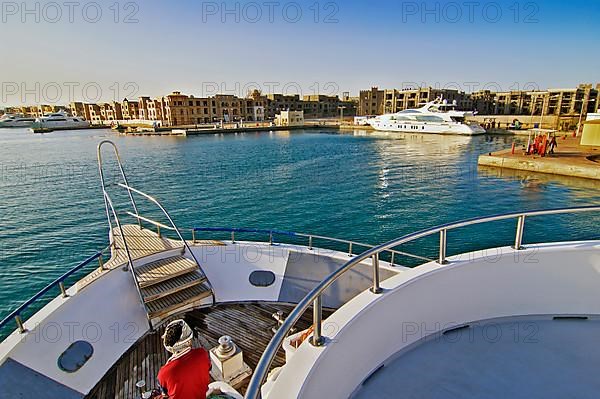 Diving safari boat sails into Port Ghalib harbour